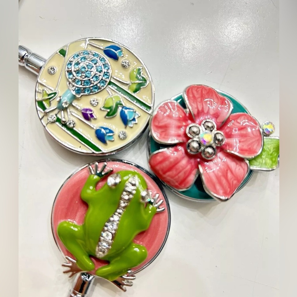 SPRING STREET CRYSTAL SET OF 3 HANDBAG HOLDER PURSE HOOK FROG FLOWERS